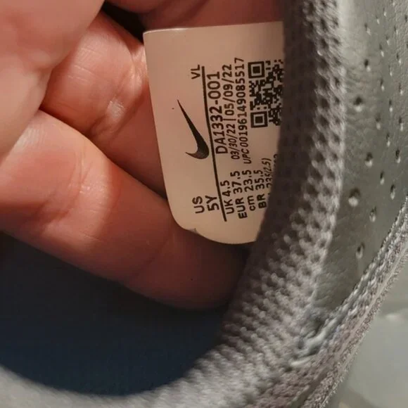 Nike Tempo Sneakers - Picture 3 of 8